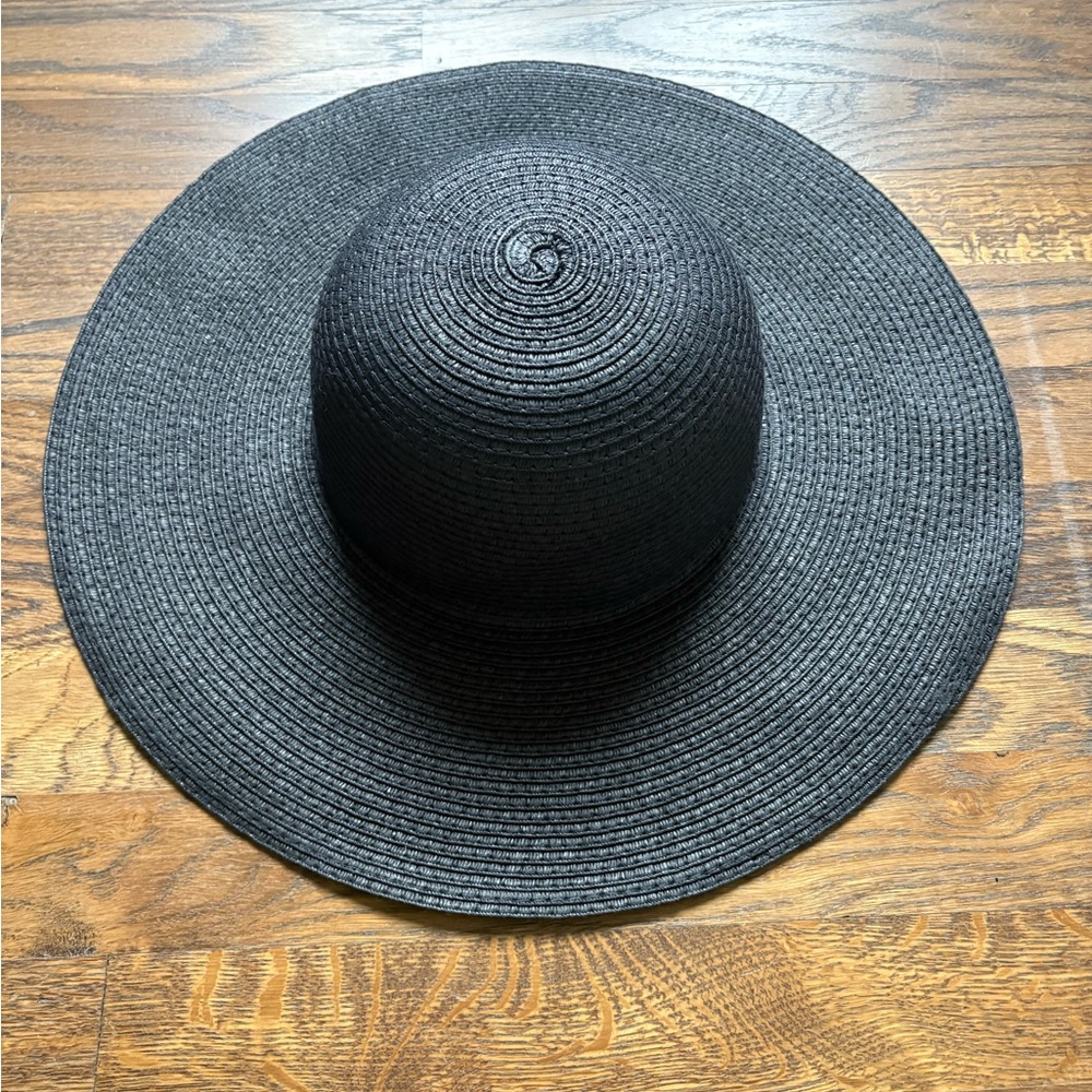Black Wide-Brimmed Hat